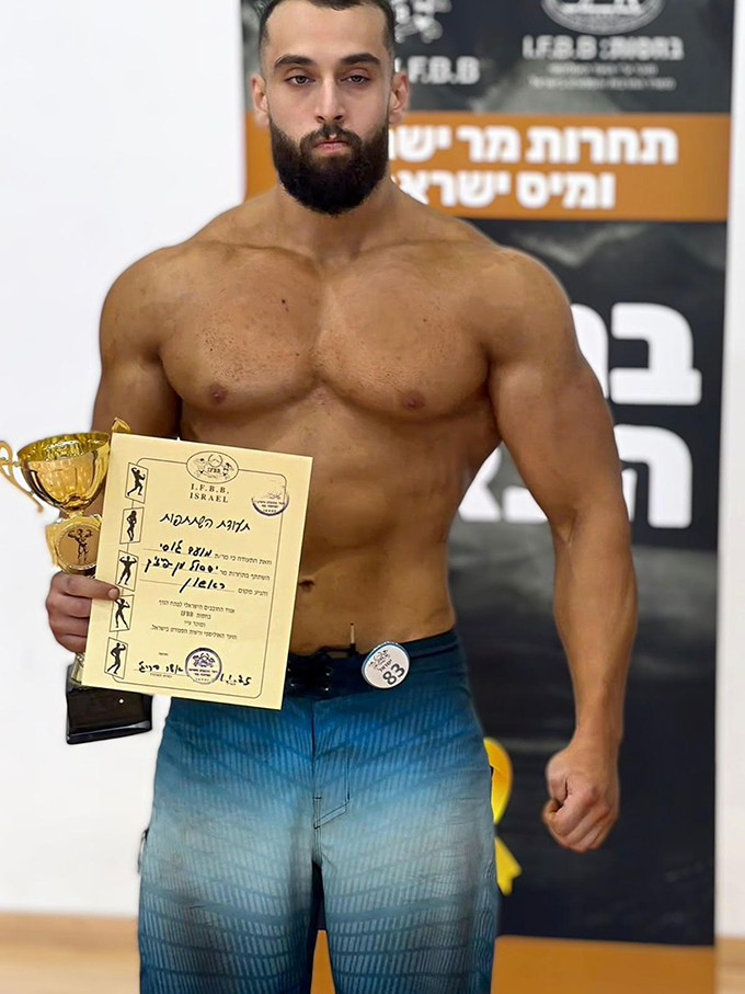 مراتب أولى لابطال كمال الاجسام من نادي ناصر حجلة من جلجولية